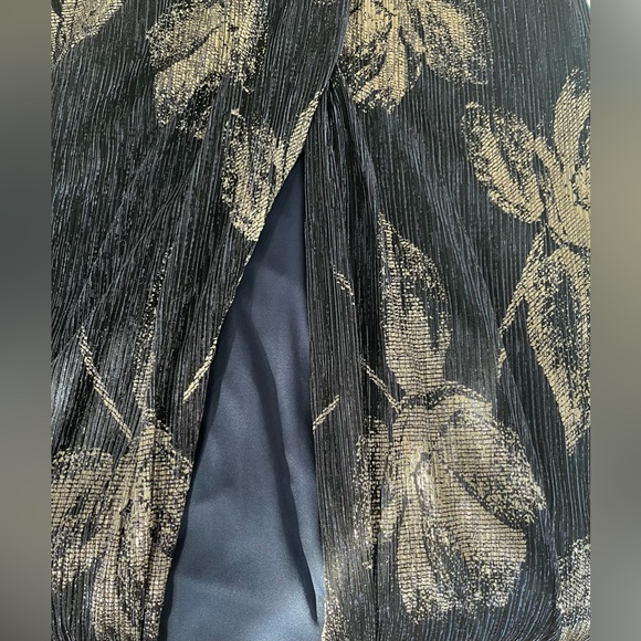 Betsy & Adam, Gun Metal Foil Print, Flutter Sleeve, Long Gown Size 12 - Picture 8 of 16